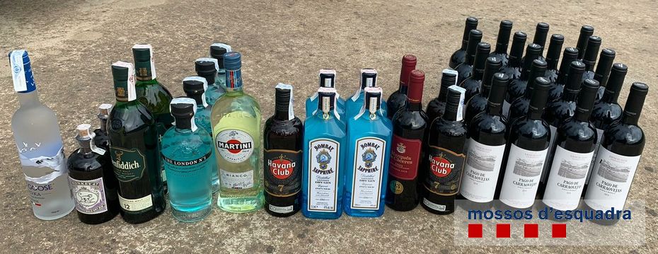 Ampolles d'alcohol presumptament robades de supermercats de Pals i Begur | Imatge dels Mossos d'Esquadra