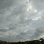 Dimarts fred amb vent i possible precipitació feble localment de neu a primera hora