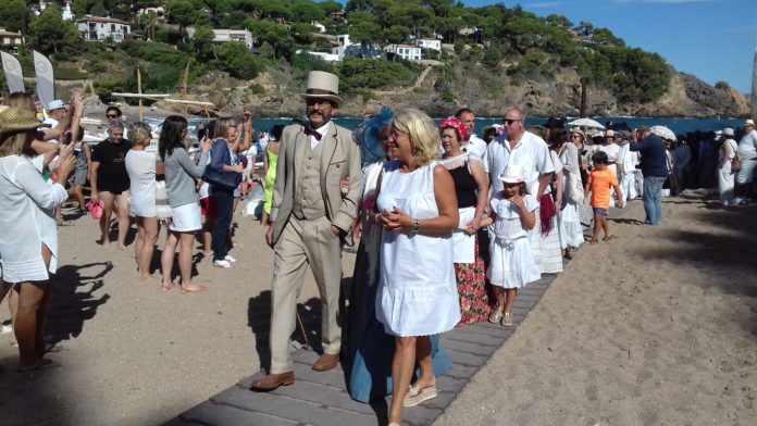 privat:-l’arribada-de-l’india-marca-el-segon-dia-de-la-fira-d’indians-de-begur