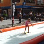 La plaça de la Vila de Begur es converteix en una platja de surf privat:-la-placa-de-la-vila-de-begur-es-converteix-en-una-platja-de-surf