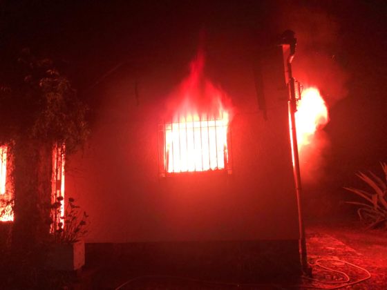 Incendi en una casa del carrer Rodors a Pals
