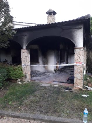 Incendi en una casa del carrer Rodors a Pals