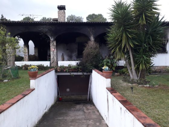 Incendi en una casa del carrer Rodors a Pals