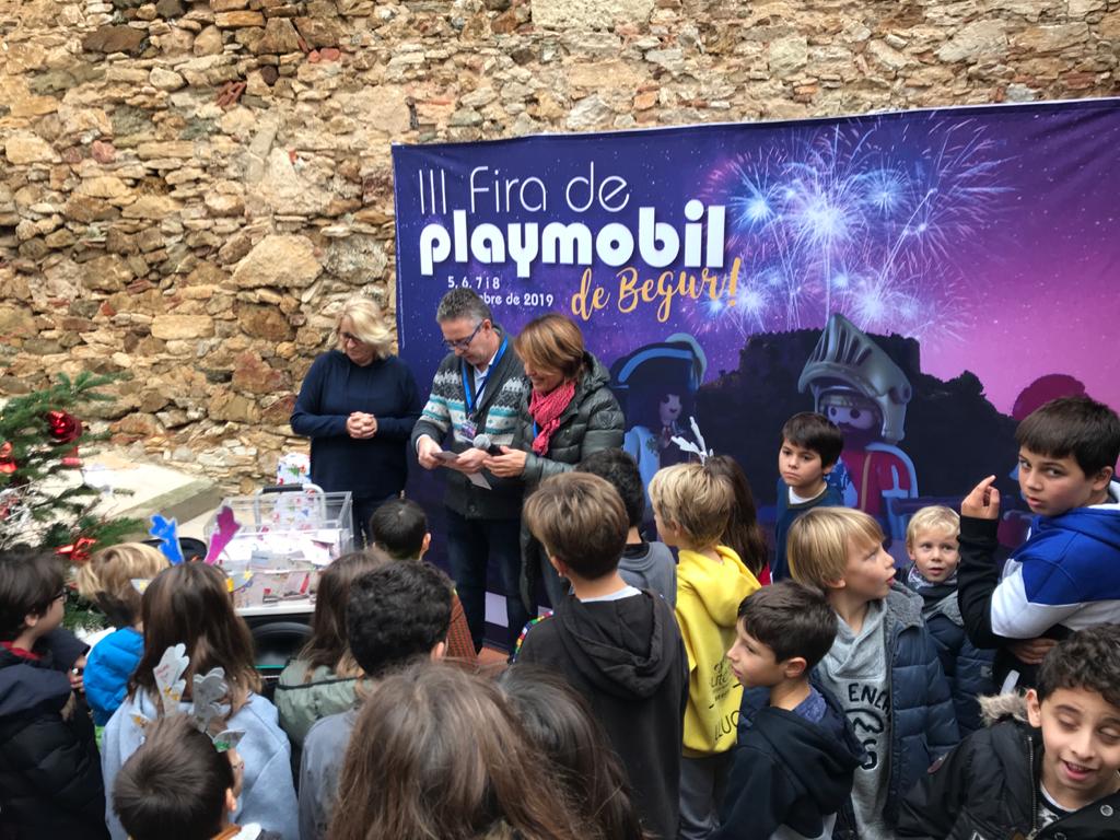 Moment de conèixer el guanyador a la III edició de la Fira Playmobil de Begur | Imatge de l'Ajuntament de Begur