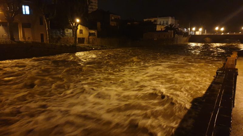 Imatge del riu Daró al seu pas per la Bisbal, durant el Temporal Glòria, el 22 de gener del 2020