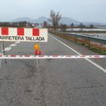 Obert el pont del riu Ter direcció Gualta des de Torroella de Montgrí Carretera a Torroella de Montgrí tallada pel temporal Gloria | Imatge de Dani Cortés