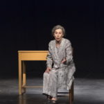 Carme Sansa puja a l’escenari del Cinema Casino amb “Isabel Cinc Hores”