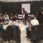 Els joves participen al primer Taller de defensa personal emocional al Punt Jove de Palamós El grup de joves participants en el taller aquest dimecres a les Galeries Carme | Imatge de l'Ajuntament