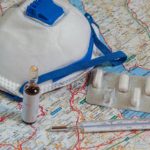 Els casos disminueixen i tampoc augmenten les morts de coronavirus al Baix Empordà Mascareta de doctor | Imatge de rottonara lliure de drets d'autor