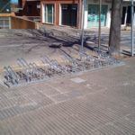 L’Ajuntament de Pals instal·la una aparcament de bicicletes a la Plaça Catalunya