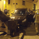 Cotxe estimbat a les escales del carrer del Canó de Palamós.