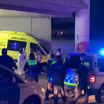 VÍDEOS: L’emotiu homenatge de policies i bombers als sanitaris de l’Hospital de Palamós