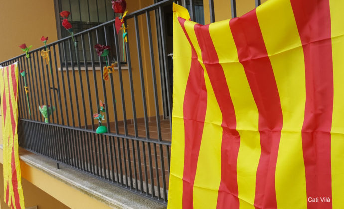 Sant Jordi 2020 en confinament a la Bisbal | Imatge compartida pel consistori