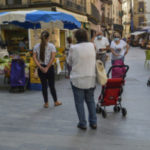 privat:-imatges-de-la-represa-parcial-del-mercat-setmanal-de-la-bisbal-amb-les-parades-de-productes-frescos-d’alimentacio-i-planter