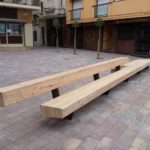 Palamós instal·la un banc de 9 metres a la Plaça murada