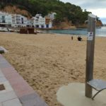 Les platges de les Comarques Gironines tindran les dutxes i els rentapeus tancats Dutxes a la platja de Tamariu | Imatge de l'Ajuntament de Palafrugell