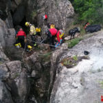 Una dona cau des d’uns 6 metres fent ràpel a Begur
