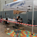 La biblioteca de Palamós surt al carrer les tardes d’estiu amb l’activitat Biblioplaça