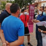 Reivindicació de la plantilla de neteja a Calonge per millorar les condicions del conveni L'alcalde Miquel Bell-lloch de Calonge parlant amb concentrats | Imatge de l'Ajuntament de Calonge