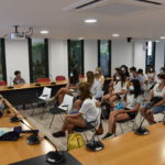 A Calonge s’incorporen 28 persones per controlar les platges i espais públics Sessió informativa dels treballadors a Calonge que controlaran les platges i espais públics | Imatge de l'Ajuntament