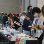 La fira Indilletres de la Bisbal es fa al Pavelló Firal per pluja