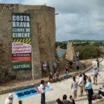 Unes 100 persones protesten a Palamós contra “l’especulació urbanística” en quatre projectes que permet l’Ajuntament