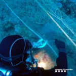 Mossos i Agents Rurals retiren una xarxa perduda a més de 50 metres de profunditat a la costa de Llafranc Un submarinista retirant la xarxa perduda a més de 50 metres de profunditat a la costa de Llafranc | Imatge dels Mossos d'Esquadra via ACN
