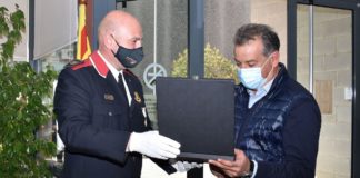 Entrega felicitació Jordi Peraferrer