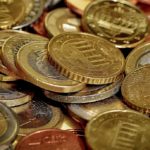 La iniciativa “Salvem Palafrugell” reparteix guardioles solidàries per ajudar els negocis obligats a tancar Salvem Palafrugell monedes