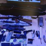 Armes decomissades per la Policia Local d’un home atrinxerat al seu pàrquing
