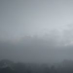 Matí amb núvols baixos i boira