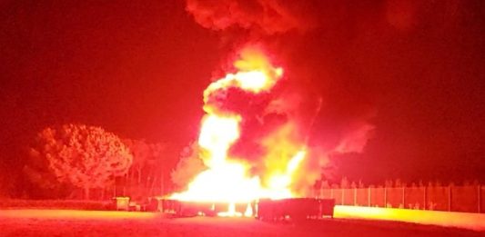 Contenidors al camp de futbol de Calonge en un incendi | Imatge de Marta Rodriguez Font