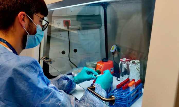 Laboratori de l'Hospital de Palamós amb proves PCR del coronavirus COVID-19 | Imatge del SSIBE