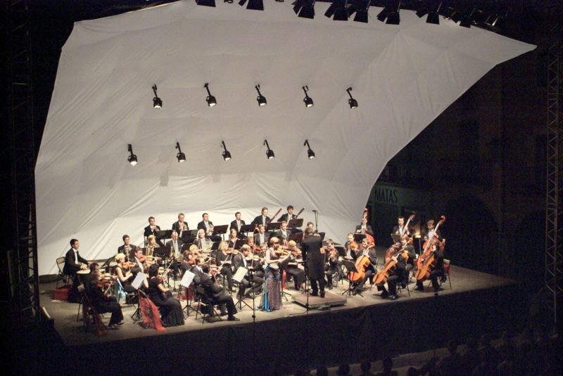 Concert Prague Philharmonia; Jacub Hrusa, director. Obra: L. van Beethoven Simfonia núm. 3, Op. 55 ‘Heroica’. - © PAU GIRALT-MIRACLE Festival de Torroella 2005.