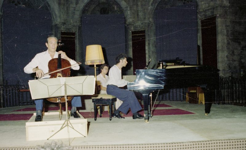 Concert Radu Aldulescu, violoncel; Antoni Besses, piano. Obres: L. Van Beethoven: Sonata núm. 1 per violoncel i piano, Op. 5/1; Sonata núm. 2 per violoncel i piano, Op. 5/2; Sonata per violoncel i piano, Op. 64. - © JOSEP LLORET · Festival de Torroella 1987