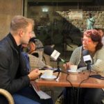 Dolors Bassa durant una entrevista a Ràdio Capital de l’Empordà a Torroella de Montgrí | Agost 2020 6
