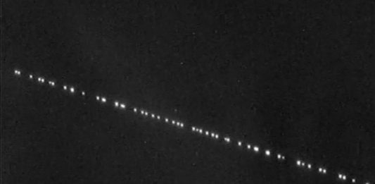 Els satèl·lits Starlink d'Elon Musk podrien sobrevolar el Baix Empordà en qualsevol moment | Imatge d'arxiu publicada per Francisco R. Villatoro