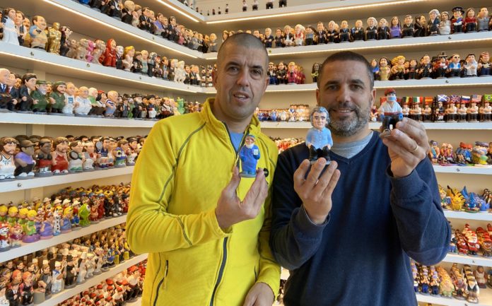 Marc Alos i Sergi Alos amb els caganers més venuts aquest Nadal 2020 | Imatge de Caganer.com