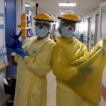 Reportatge: Les pallasses Tirita Clown ajuden els pacients covid ingressats a l’ Hospital de Palamós Tirita clown a l'Hospital de Palamós