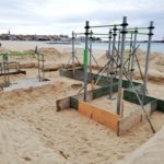 La platja Gran de Palamós comptarà amb un parc de cal•listènia per a seguir potenciant la pràctica esportiva al municipi cal•listènia