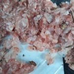 Troben carn picada amb trossos de vidre a la Platja de la Conca i un gat mort