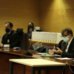 Els acusats es desvinculen de l’assalt mortal de Platja d’Aro: un venia joies robades i l’altre passava marihuana El fiscal Víctor Pillado i l'advocat de l'acusació particular Carles Monguilod durant el judici per l'assalt a casa de l'empresari de Platja d'Aro.