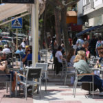 Les terrasses i els passejos s’omplen amb el bon temps i amb la mirada fixada en els sopars municipi Platja D'aro