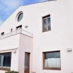 La Casa Rosa de Calella de Palafrugell a punt de ser de color blanc