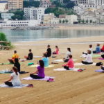 privat:-tornen-les-classes-de-ioga-gratuites-a-la-platja-gran-de-sant-feliu-i-a-sant-pol