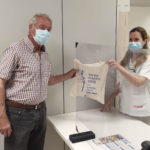 L’Hospital de Palamós reparteix noves bosses de cotó orgànic per a la medicació hospitalària de dispensació ambulatòria bosses medicació