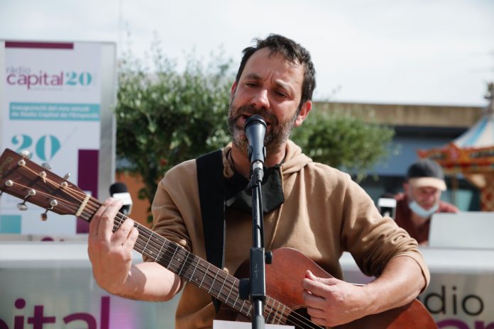 mazoni a la inauguració dels estudis de Ràdio Capital