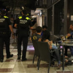 La justícia denega el toc de queda de Platja d’Aro, Palafrugell i la Bisbal d’Empordà Dos efectius de la Policia Local patrullant pel centre de Platja d'Aro. Imatge del 24 de juny del 2021 - Imatge de l'ACN