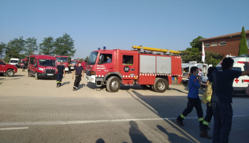 Bombers durant l'incendi del massís del Montgrí