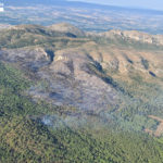 Els bombers esperen estabilitzar l’incendi del Montgrí aquesta tarda Incendi del massís del Montgrí des de l'aire - Agents Rurals